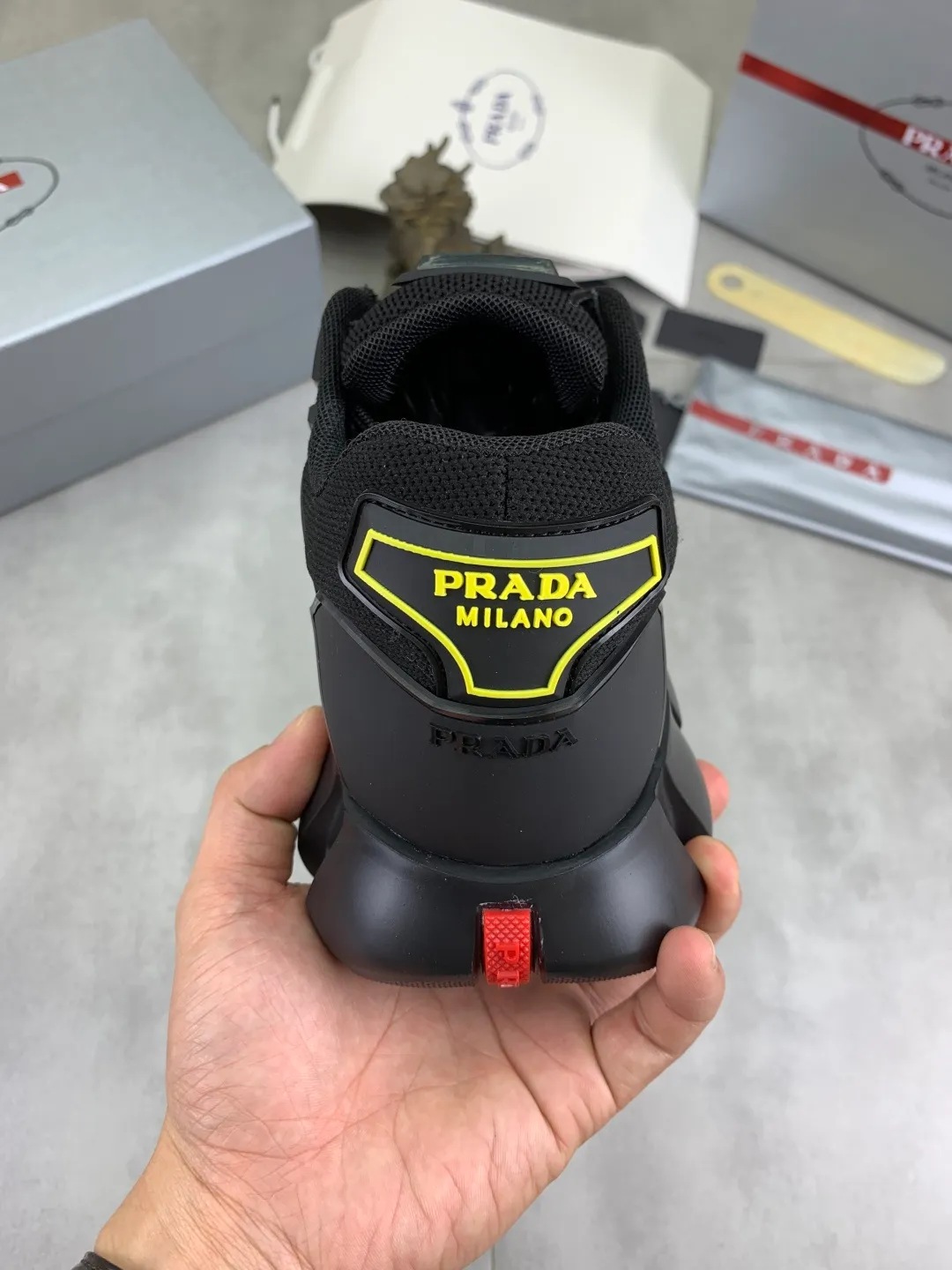Men's shoes 💰P580💰 [New style] High version official website popular models are on the market, 🆘 Trendy brand (Prada) mainly promotes popular models, avant-garde and versatile fashion men's shoes private version mold opening, cowhide surface splicing 1:1.. Fashionable and simple, original imported cowhide lining cowhide feet; the atmosphere and personality are more fashionable, eye-catching and pursuing class. It will subvert the old idea and be a must-have for fashion trendsetters with you! Must keep it for yourself! Tall and comfortable, large and low, high-end quality workmanship. Size: 38-45; 4️⃣ colors available.